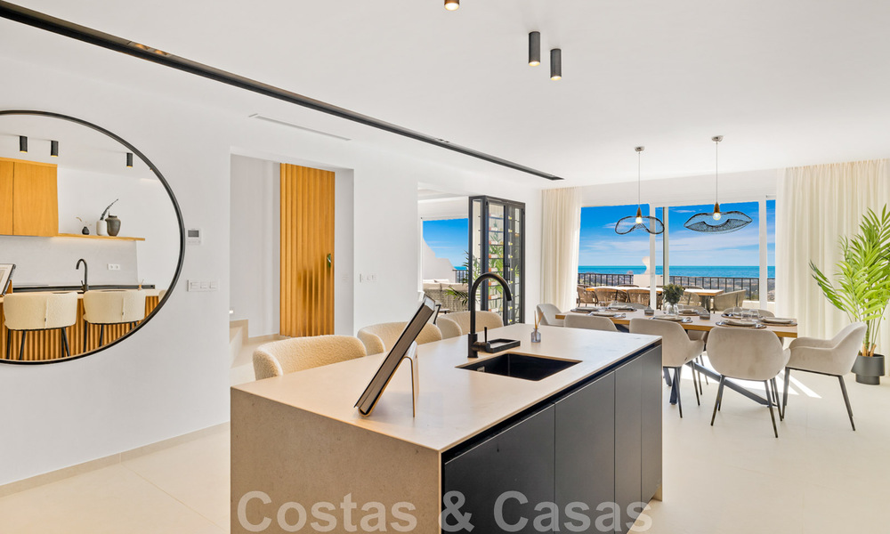 Spacious, fully refurbished luxury penthouse for sale with sea views in Benahavis - Marbella 45304