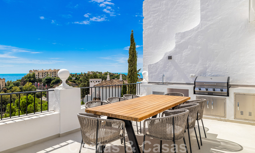 Spacious, fully refurbished luxury penthouse for sale with sea views in Benahavis - Marbella 45315