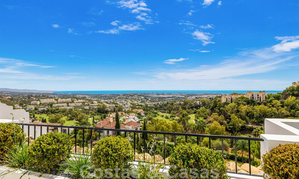 Spacious, fully refurbished luxury penthouse for sale with sea views in Benahavis - Marbella 45316