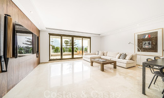 Spacious apartment for sale, fully refurbished in modern style, located in a desirable area on Marbella's Golden Mile 46421 