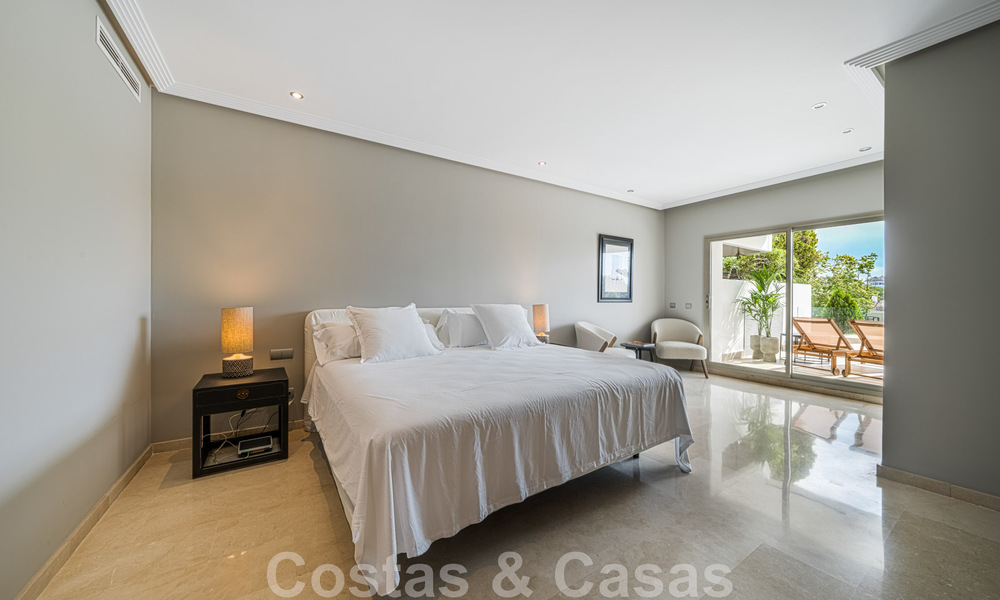 Spacious apartment for sale, fully refurbished in modern style, located in a desirable area on Marbella's Golden Mile 46426