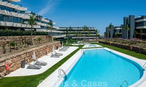 Move-in ready, modern 3-bedroom apartment for sale in a golf resort on the New Golden Mile, between Marbella and Estepona 45537