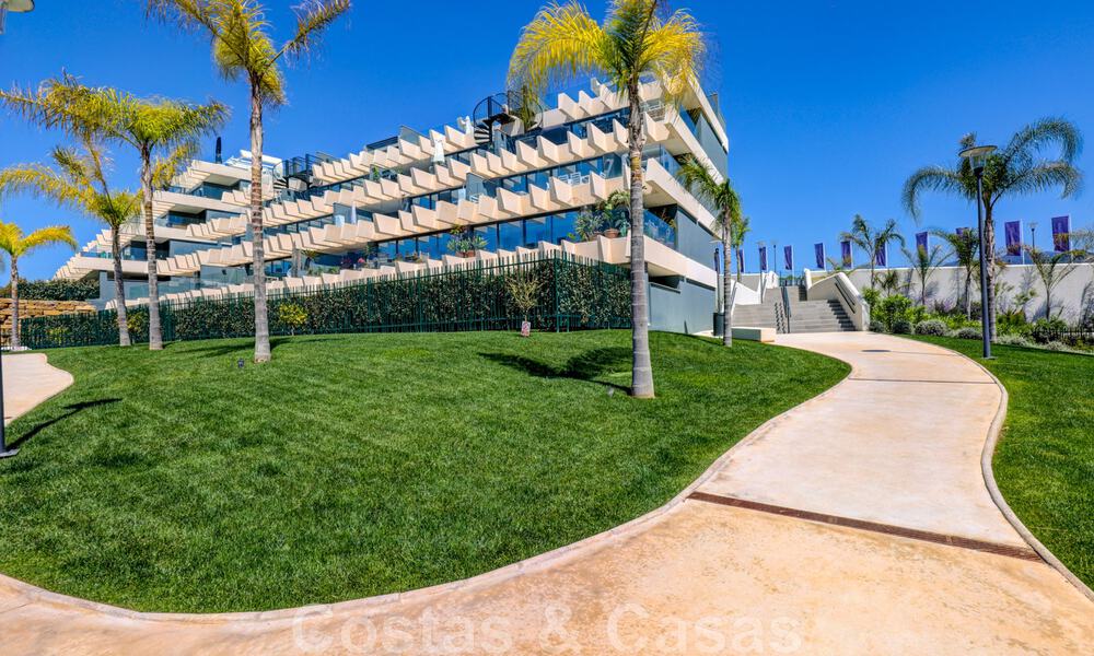 Move-in ready, modern 3-bedroom apartment for rent le in a golf resort on the New Golden Mile, between Marbella and Estepona 45538