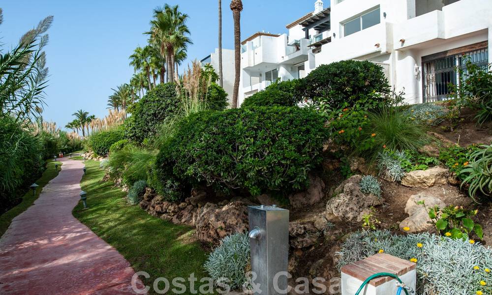 Frontline beach apartments for sale in Puente Romano, with sea views, on the Golden Mile in Marbella 45667