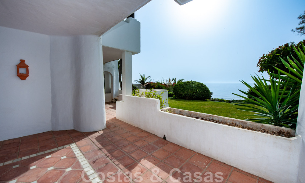 Frontline beach apartments for sale in Puente Romano, with sea views, on the Golden Mile in Marbella 45674