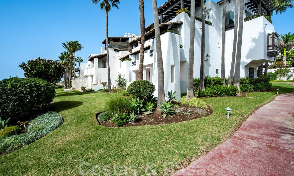 Frontline beach apartments for sale in Puente Romano, with sea views, on the Golden Mile in Marbella 45684