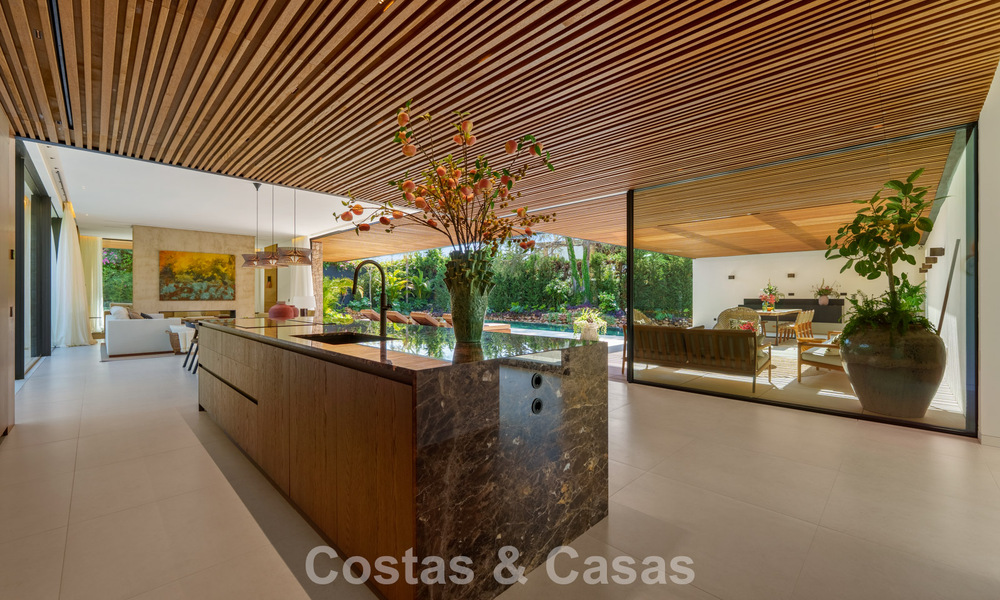 Avant-garde designer villa for sale with numerous luxury amenities in Nueva Andalucia, Marbella 786079
