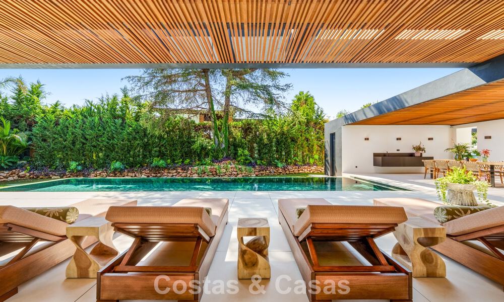 Avant-garde designer villa for sale with numerous luxury amenities in Nueva Andalucia, Marbella 786087