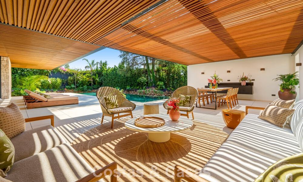 Avant-garde designer villa for sale with numerous luxury amenities in Nueva Andalucia, Marbella 786088