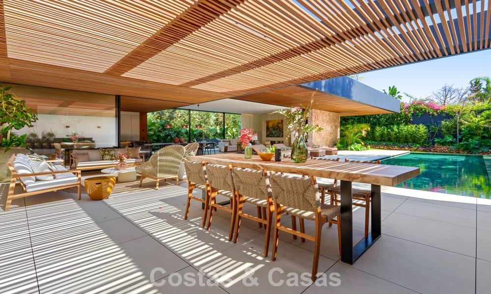Avant-garde designer villa for sale with numerous luxury amenities in Nueva Andalucia, Marbella 786090