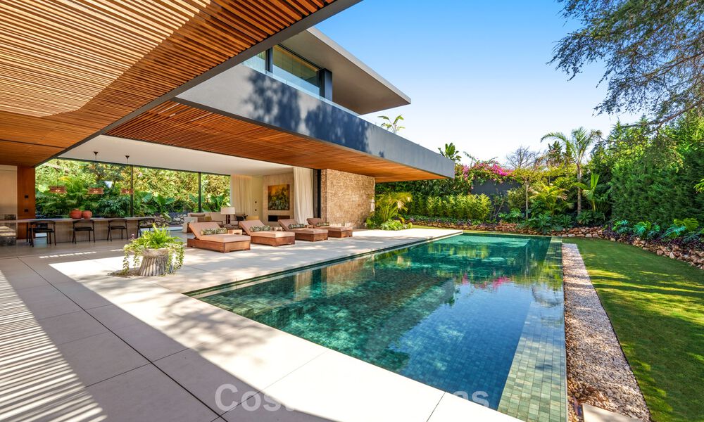 Avant-garde designer villa for sale with numerous luxury amenities in Nueva Andalucia, Marbella 786091