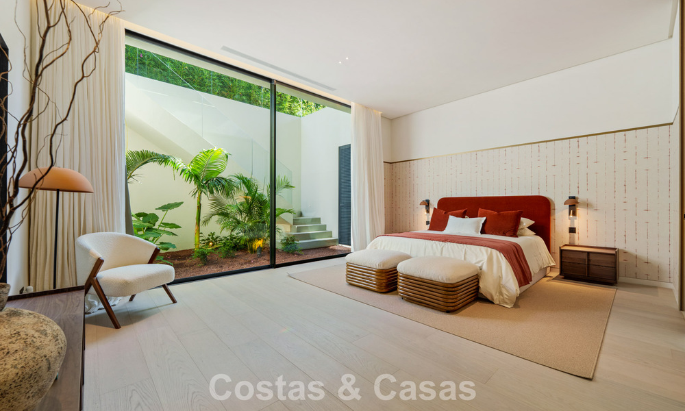 Avant-garde designer villa for sale with numerous luxury amenities in Nueva Andalucia, Marbella 786109