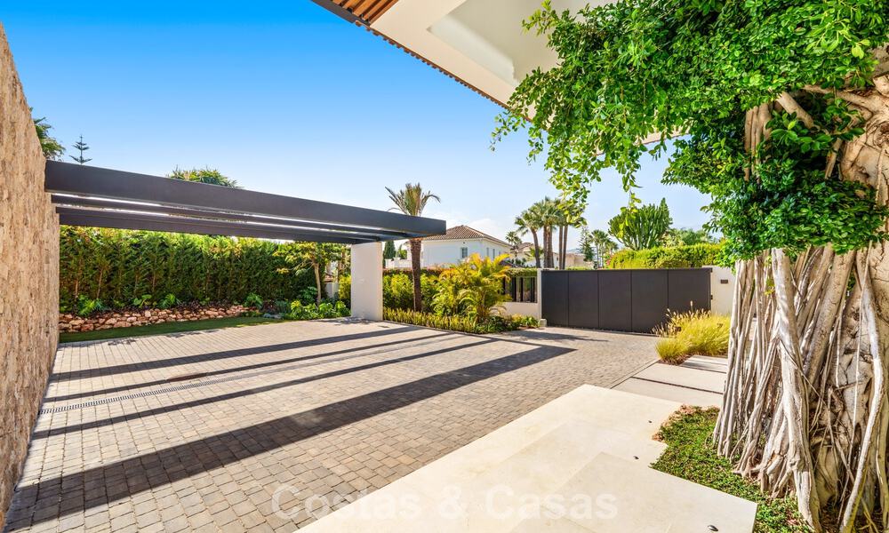 Avant-garde designer villa for sale with numerous luxury amenities in Nueva Andalucia, Marbella 786115