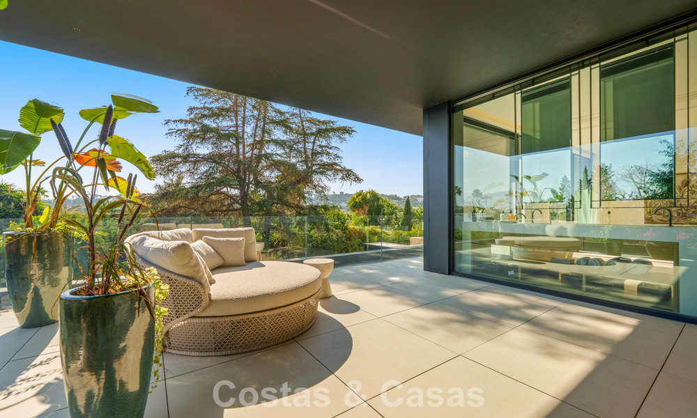 Avant-garde designer villa for sale with numerous luxury amenities in Nueva Andalucia, Marbella 786125