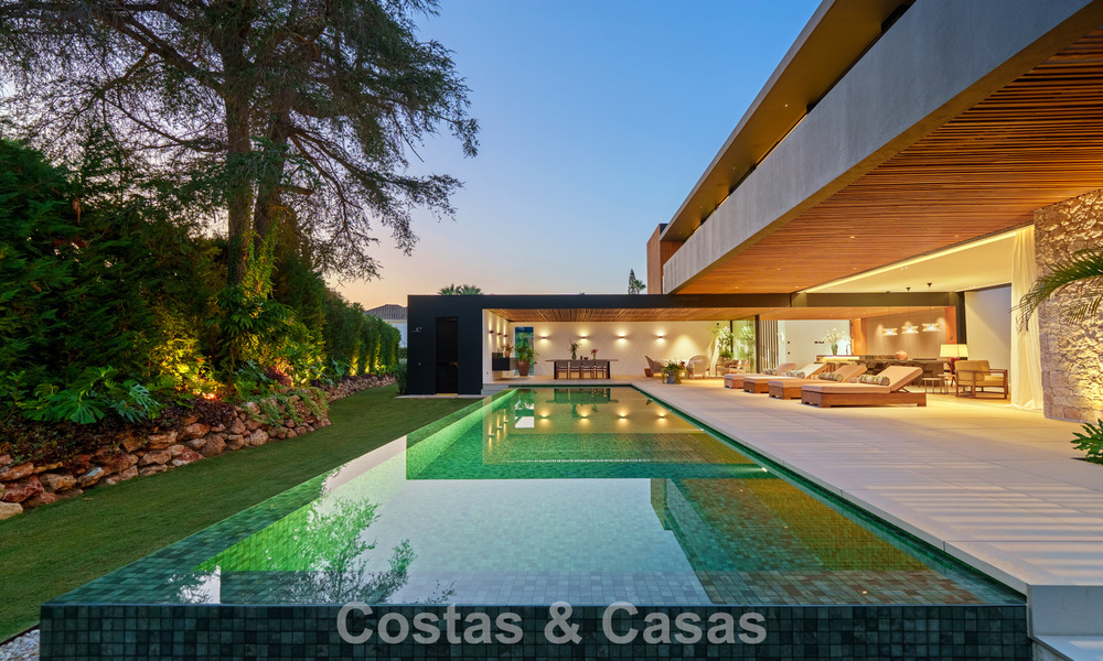 Avant-garde designer villa for sale with numerous luxury amenities in Nueva Andalucia, Marbella 786131