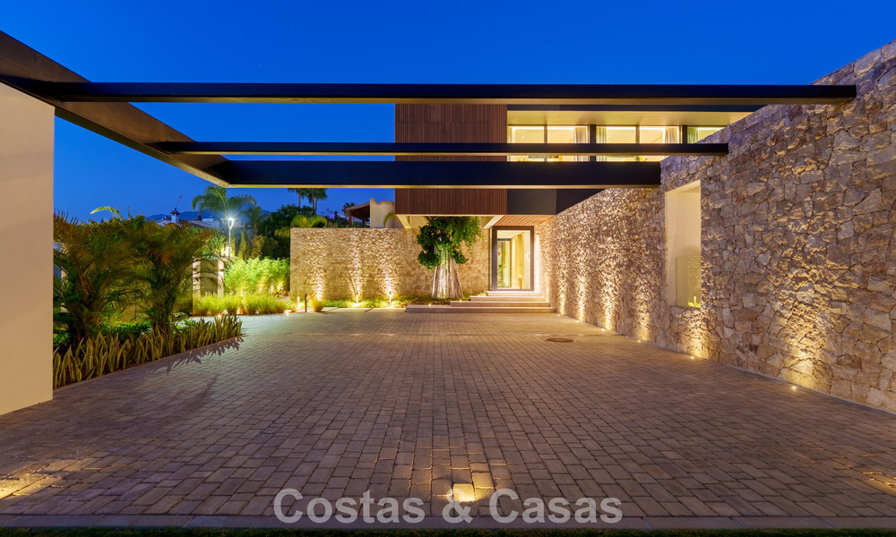 Avant-garde designer villa for sale with numerous luxury amenities in Nueva Andalucia, Marbella 786132