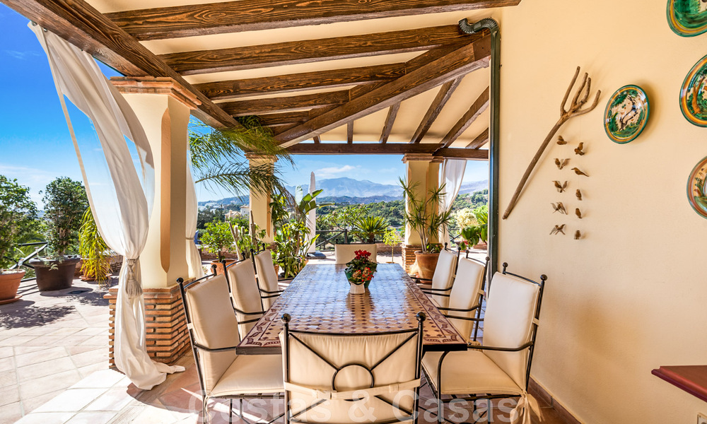 Formidable, Mediterranean family villa for sale with panoramic views in high-end golf resort in Benahavis - Marbella 45808