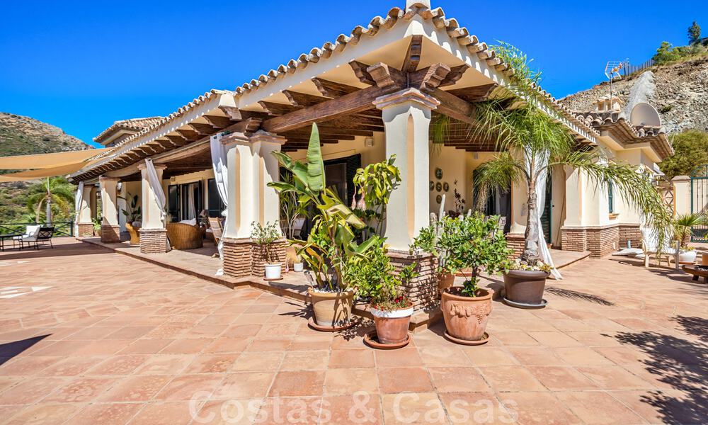 Formidable, Mediterranean family villa for sale with panoramic views in high-end golf resort in Benahavis - Marbella 45810