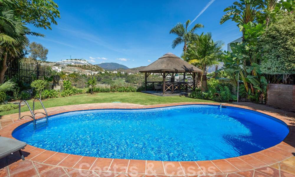 Unique, Mediterranean luxury villa for sale with golf course views in coveted residential area in La Quinta, Benahavis - Marbella 48464