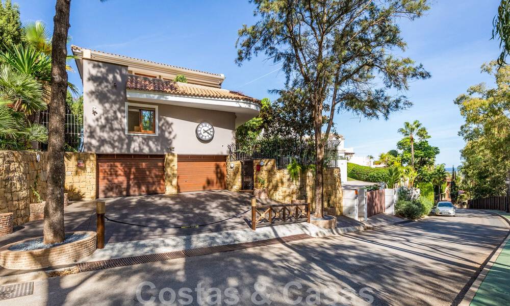 Unique, Mediterranean luxury villa for sale with golf course views in coveted residential area in La Quinta, Benahavis - Marbella 48485