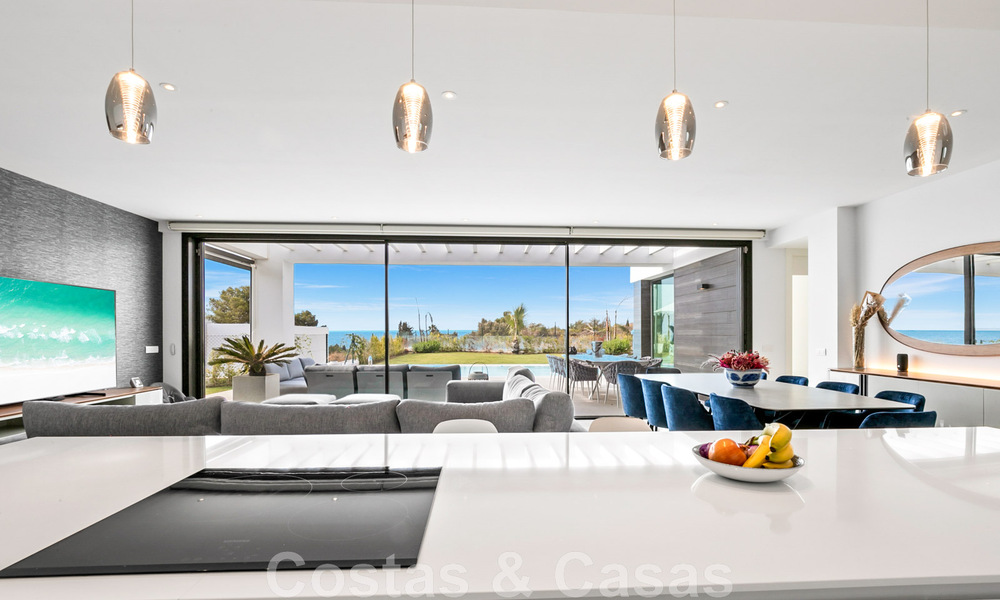 Move-in ready, contemporary villa for sale with sea views, in a gated villa development on the border of Mijas and Marbella 46091