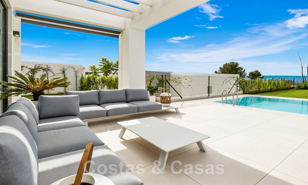 Move-in ready, contemporary villa for sale with sea views, in a gated villa development on the border of Mijas and Marbella 46121