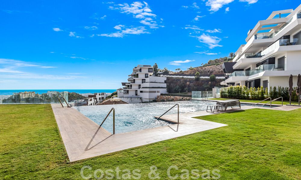 Move-in ready, contemporary 3-bedroom apartment for sale with sweeping sea views in the hills of Benahavis - Marbella 46136