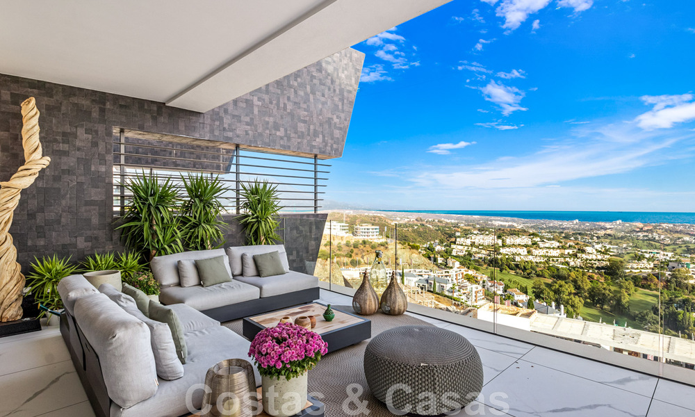 Move-in ready, contemporary 3-bedroom apartment for sale with sweeping sea views in the hills of Benahavis - Marbella 46138