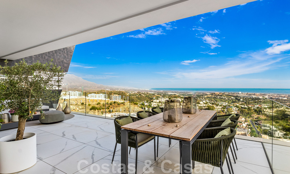 Move-in ready, contemporary 3-bedroom apartment for sale with sweeping sea views in the hills of Benahavis - Marbella 46139