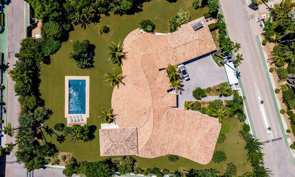 Traditional, Spanish luxury villa for sale, on second-line golf in prestigious residential area in Nueva Andalucia, Marbella 46505