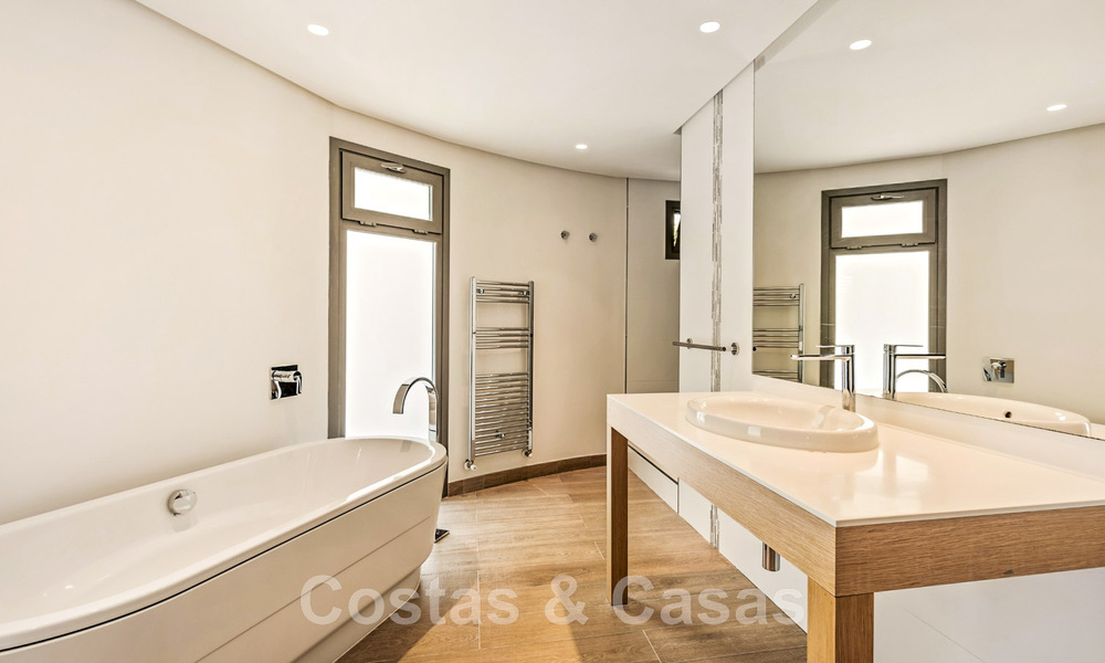 Traditional, Spanish luxury villa for sale, on second-line golf in prestigious residential area in Nueva Andalucia, Marbella 46521