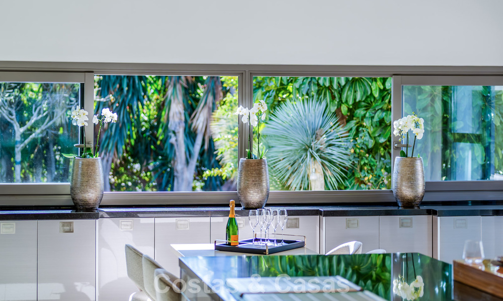 Traditional, Spanish luxury villa for sale, on second-line golf in prestigious residential area in Nueva Andalucia, Marbella 775936