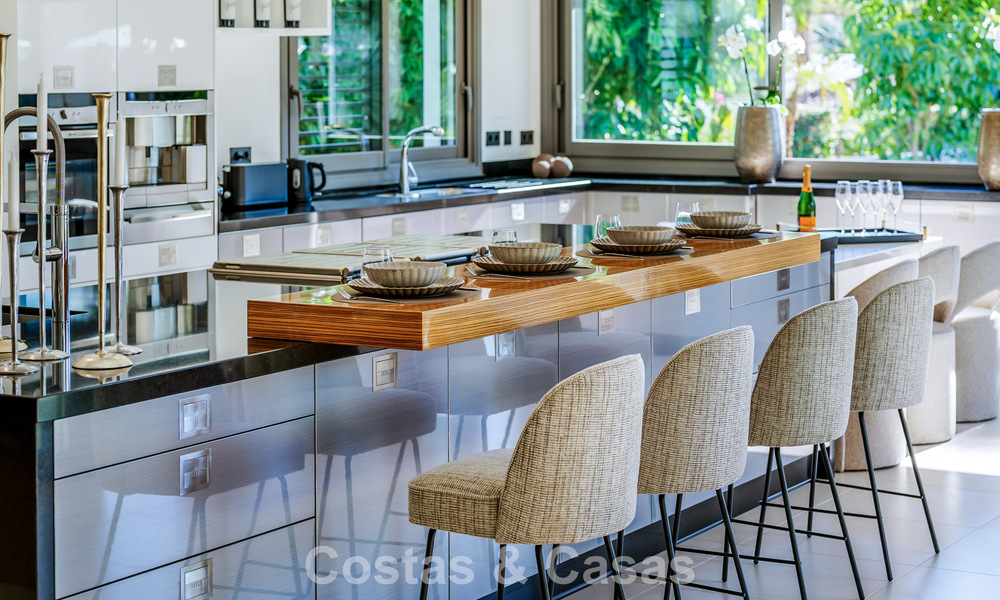 Traditional, Spanish luxury villa for sale, on second-line golf in prestigious residential area in Nueva Andalucia, Marbella 775943