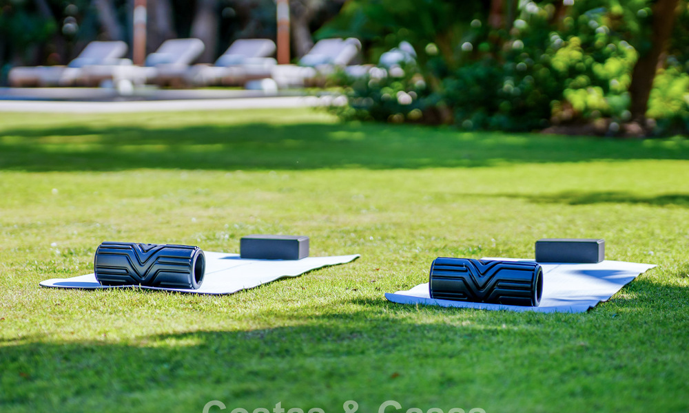 Traditional, Spanish luxury villa for sale, on second-line golf in prestigious residential area in Nueva Andalucia, Marbella 775950