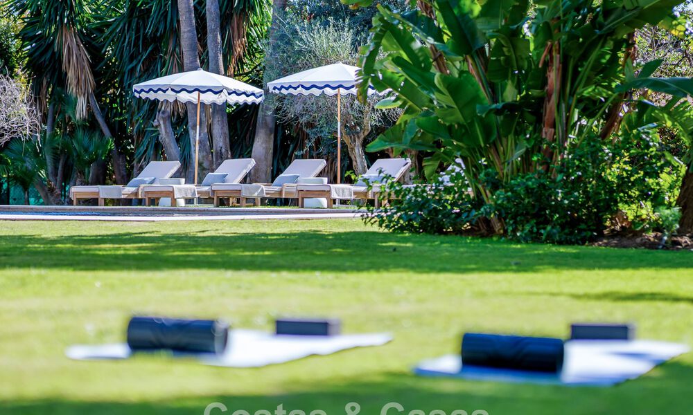Traditional, Spanish luxury villa for sale, on second-line golf in prestigious residential area in Nueva Andalucia, Marbella 775951