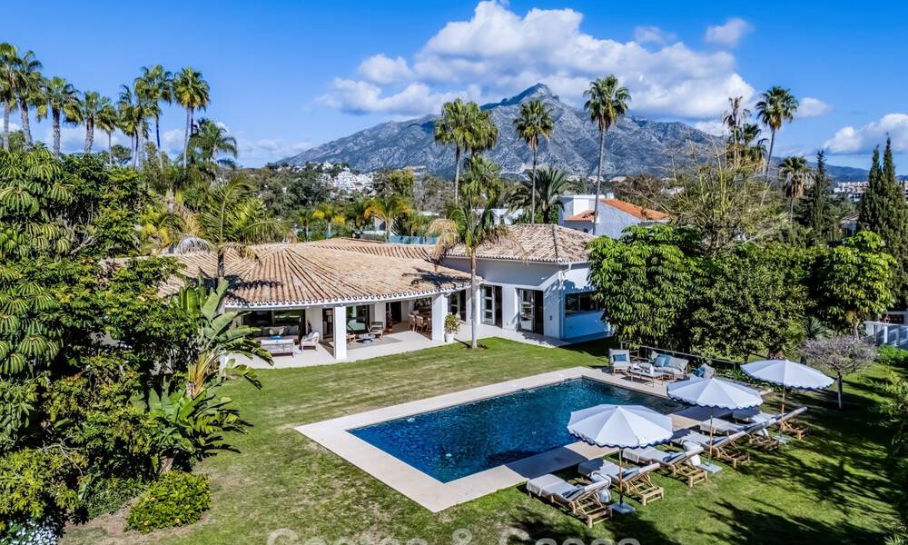 Traditional, Spanish luxury villa for sale, on second-line golf in prestigious residential area in Nueva Andalucia, Marbella 775955
