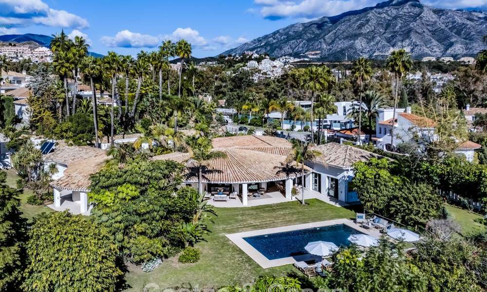 Traditional, Spanish luxury villa for sale, on second-line golf in prestigious residential area in Nueva Andalucia, Marbella 775956
