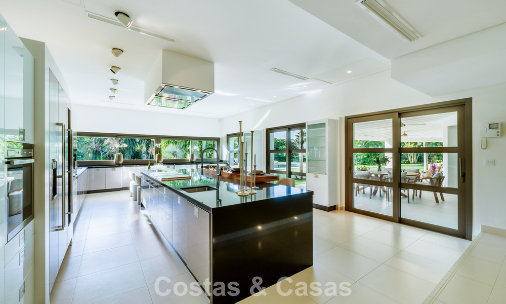 Traditional, Spanish luxury villa for sale, on second-line golf in prestigious residential area in Nueva Andalucia, Marbella 775957