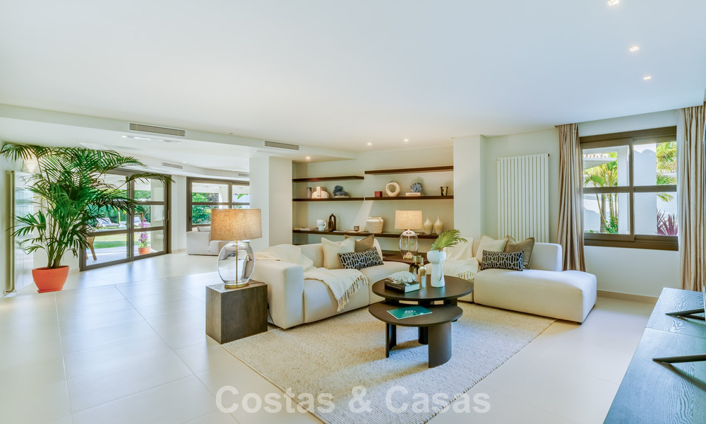 Traditional, Spanish luxury villa for sale, on second-line golf in prestigious residential area in Nueva Andalucia, Marbella 775959