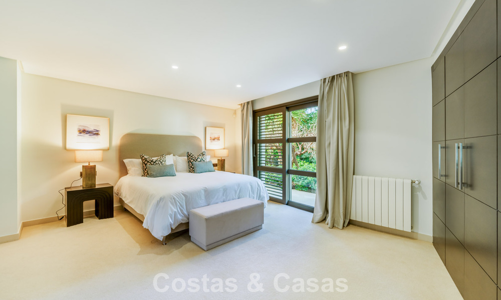 Traditional, Spanish luxury villa for sale, on second-line golf in prestigious residential area in Nueva Andalucia, Marbella 775962