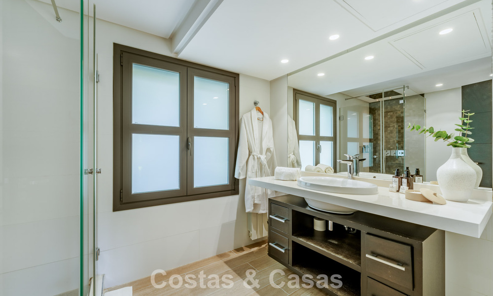 Traditional, Spanish luxury villa for sale, on second-line golf in prestigious residential area in Nueva Andalucia, Marbella 775963