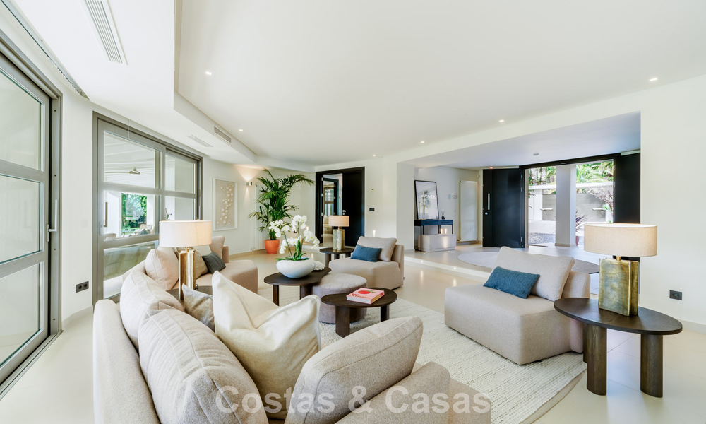 Traditional, Spanish luxury villa for sale, on second-line golf in prestigious residential area in Nueva Andalucia, Marbella 775970