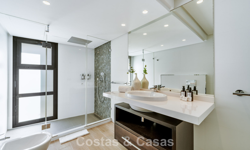 Traditional, Spanish luxury villa for sale, on second-line golf in prestigious residential area in Nueva Andalucia, Marbella 775976