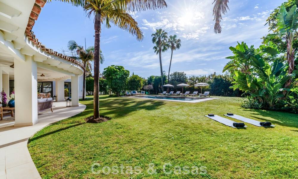 Traditional, Spanish luxury villa for sale, on second-line golf in prestigious residential area in Nueva Andalucia, Marbella 775981