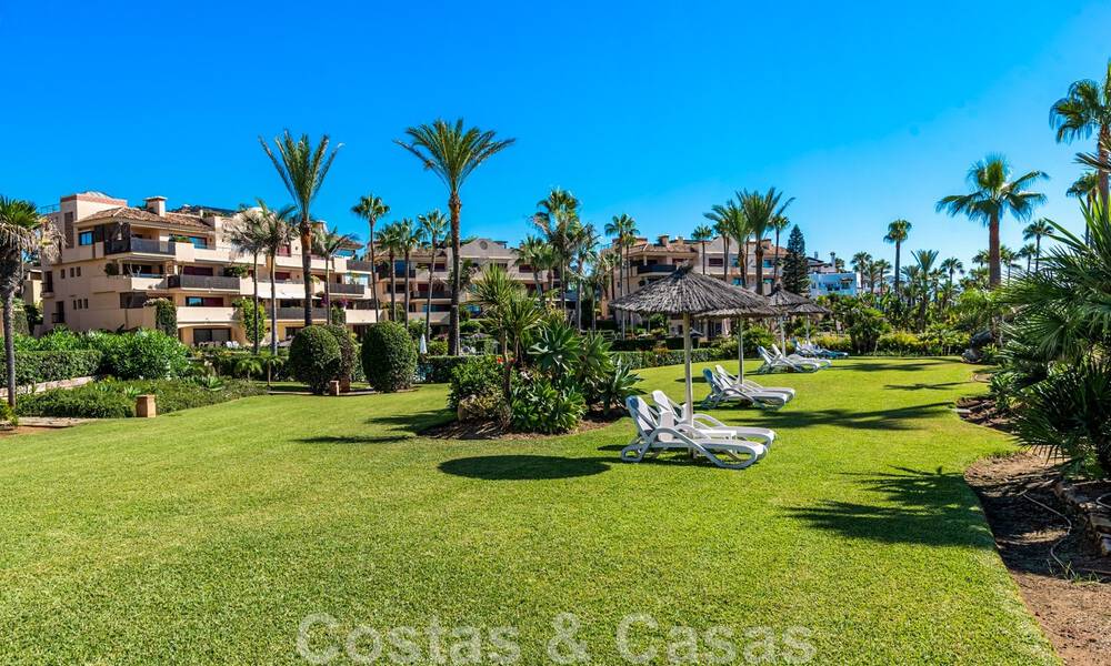 Spacious, renovated apartment for sale in a beach complex with panoramic sea views, on the New Golden Mile between Marbella and Estepona 46533