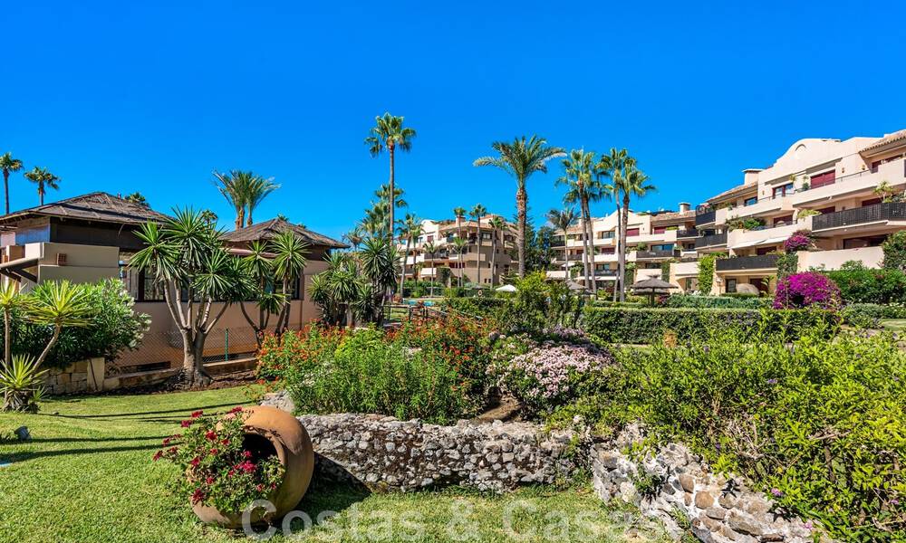 Spacious, renovated apartment for sale in a beach complex with panoramic sea views, on the New Golden Mile between Marbella and Estepona 46544