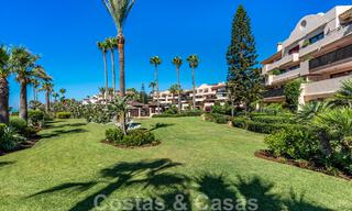 Spacious, renovated apartment for sale in a beach complex with panoramic sea views, on the New Golden Mile between Marbella and Estepona 46545 