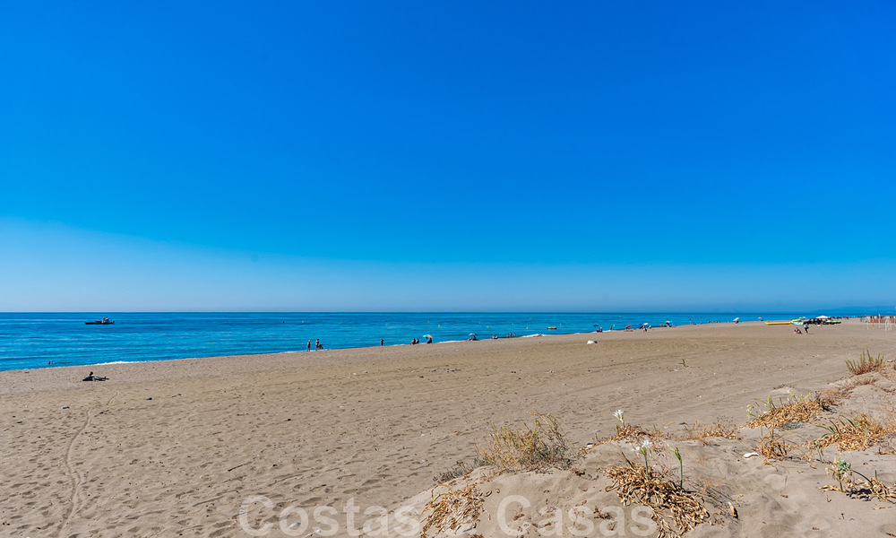 Spacious, renovated apartment for sale in a beach complex with panoramic sea views, on the New Golden Mile between Marbella and Estepona 46547