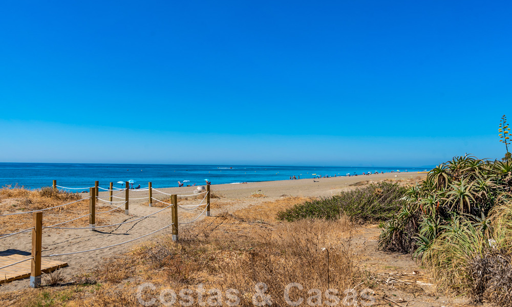 Spacious, renovated apartment for sale in a beach complex with panoramic sea views, on the New Golden Mile between Marbella and Estepona 46548