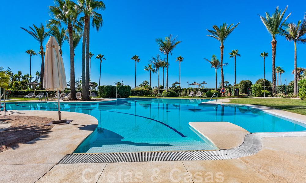 Spacious, renovated apartment for sale in a beach complex with panoramic sea views, on the New Golden Mile between Marbella and Estepona 46553